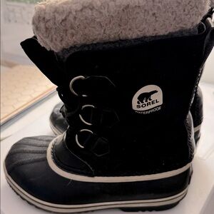 Kids size 5 Sorel Winter boots, barely used.